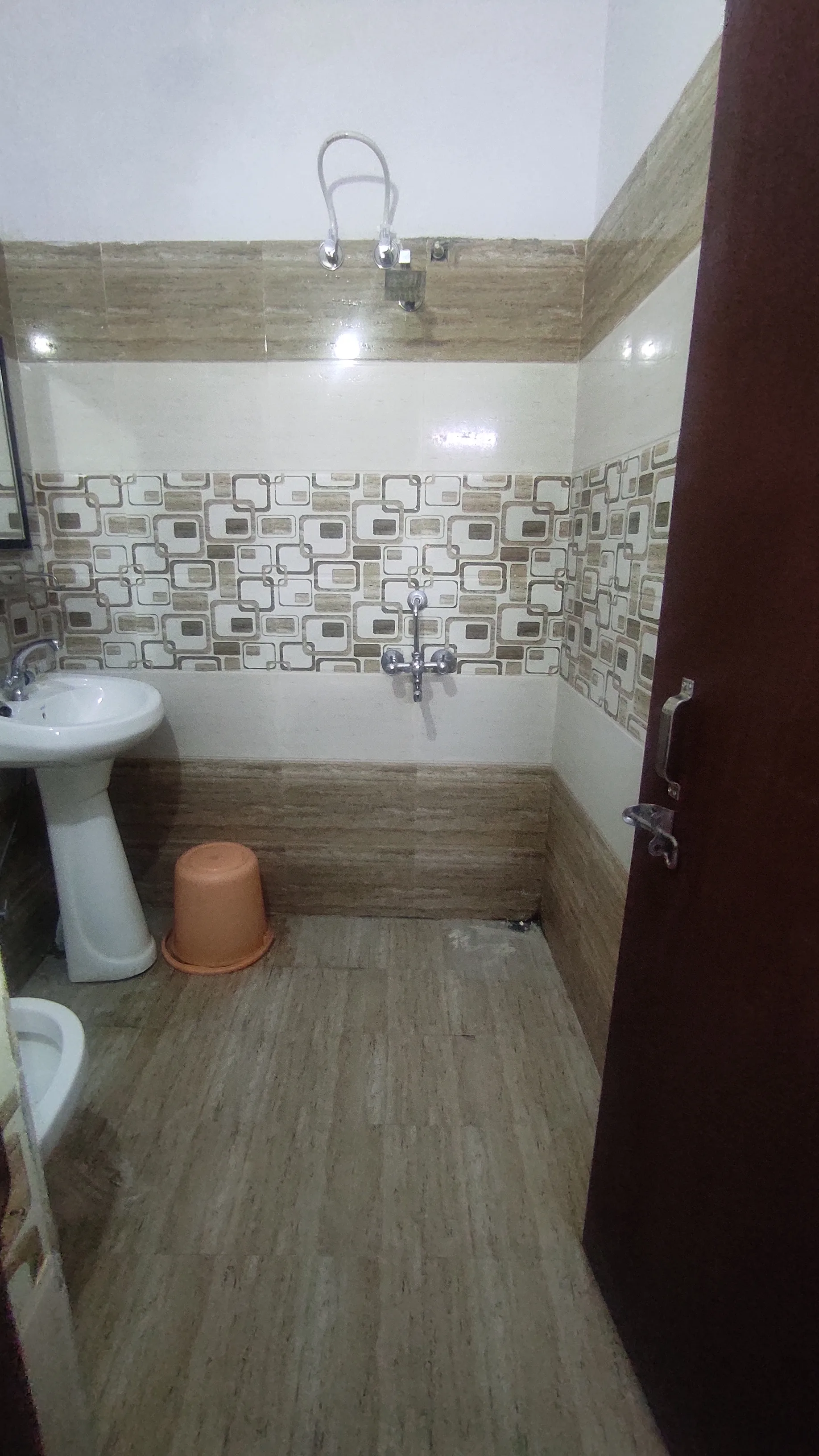 Modern bathroom with hot water supply at Daksh Home hostel near UPES